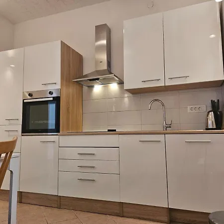 Kastel Luksic Apartment Kastela