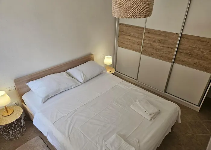 Kastel Luksic * Kaštela